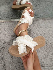 Dames platform sandalen beige met gekruiste bandjes en kwastjes