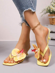 Dames slippers kort hakje met vierkante neus en bloem