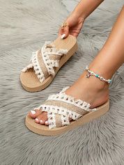 Dames platform sandalen beige met gekruiste bandjes en kwastjes