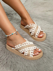 Dames platform sandalen beige met gekruiste bandjes en kwastjes