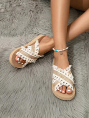 Dames platform sandalen beige met gekruiste bandjes en kwastjes
