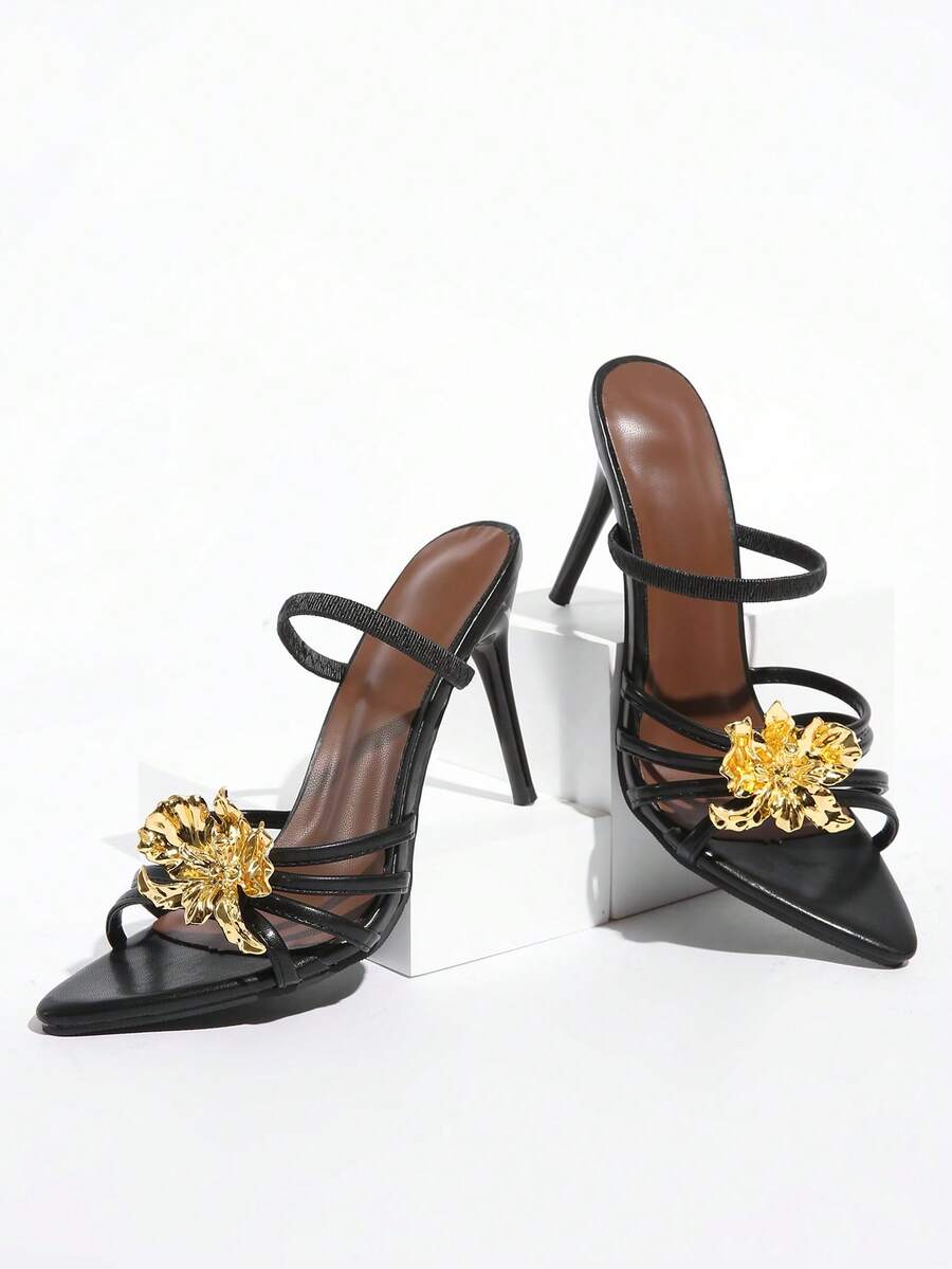 Dames sandalen met hoge hak en gouden bloemenapplicatie