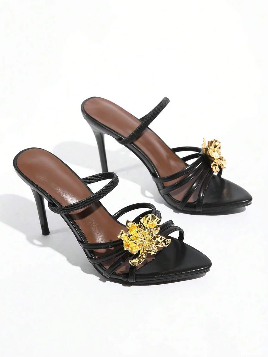 Dames sandalen met hoge hak en gouden bloemenapplicatie