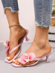 Dames slippers kort hakje met vierkante neus en bloem