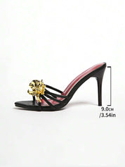 Dames sandalen met hoge hak en gouden bloemenapplicatie