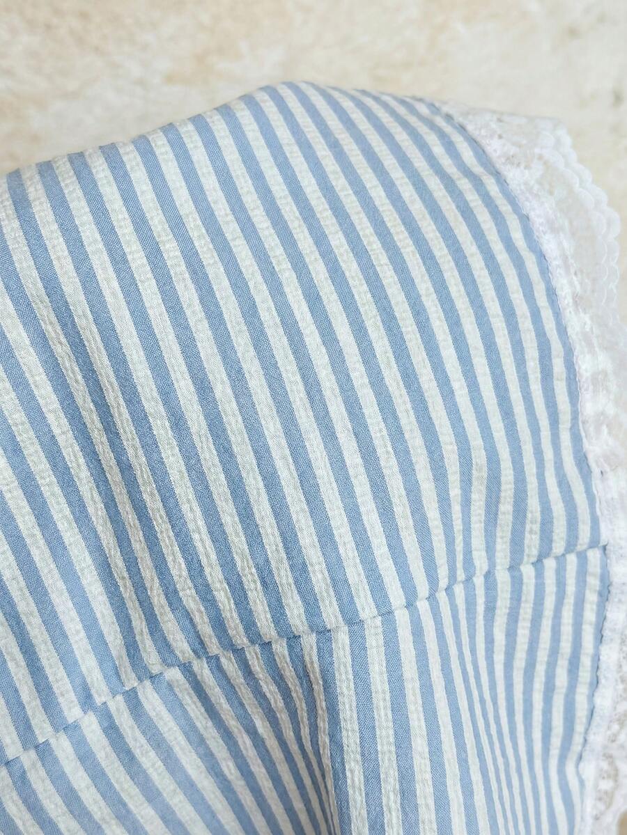 Dames zomertop met vintage strepen en kanten details
