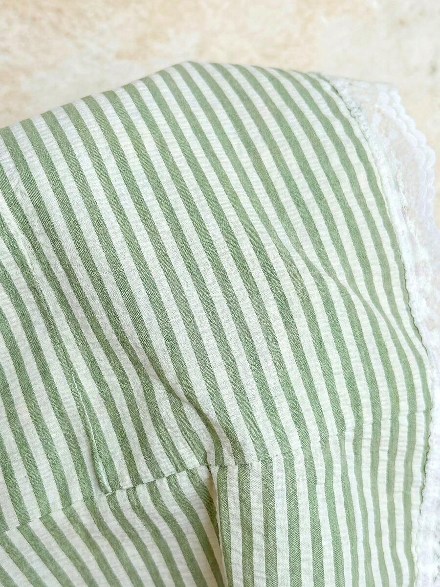 Dames zomertop met vintage strepen en kanten details
