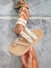 Dames platform sandalen beige met gekruiste bandjes en kwastjes
