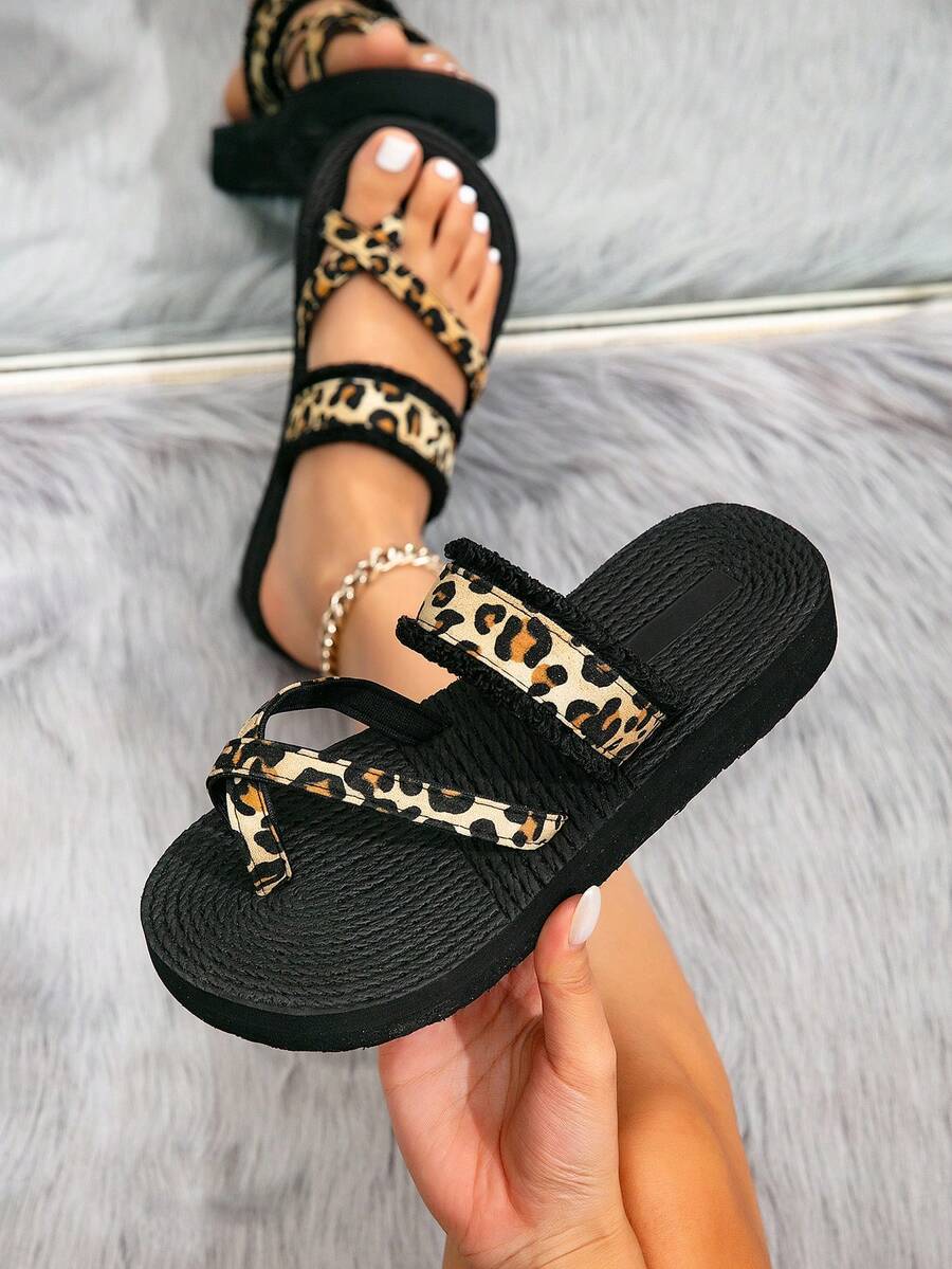 Dames platform sandalen beige met gekruiste bandjes en kwastjes