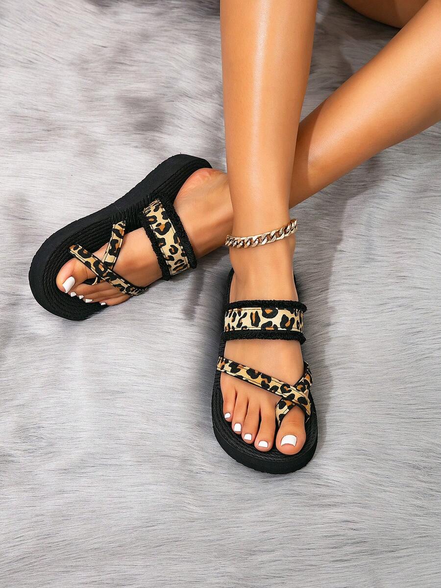 Dames platform sandalen beige met gekruiste bandjes en kwastjes