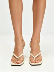 Dames sandalen met hak en vierkante neus