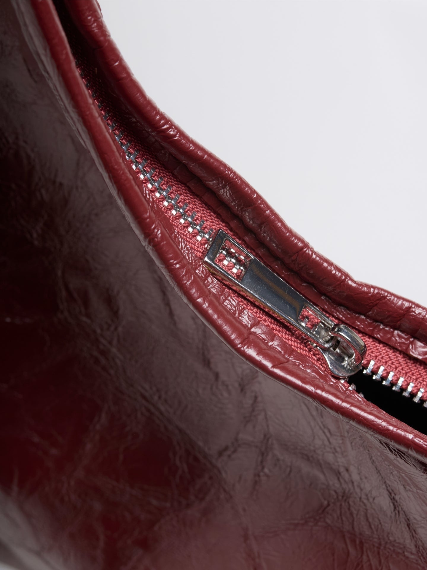 Grote Dames Schoudertas Glanzende Afwerking | Ruime Leren Look Tas met Pouch