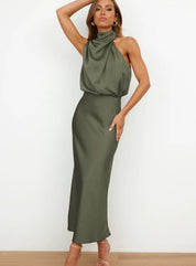 Dames maxi jurk met hoge kraag en neckholder