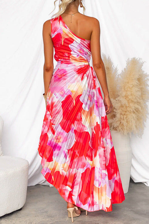 Dames zomerjurk met plissé details en asymmetrische zoom