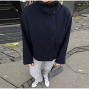 Dames jas kort model met een hoge kraag en ruime pasvorm | Wol-effect