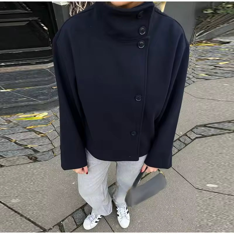 Dames jas kort model met een hoge kraag en ruime pasvorm | Wol-effect