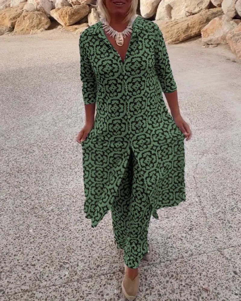 Women's set with geometric pattern and loose fit