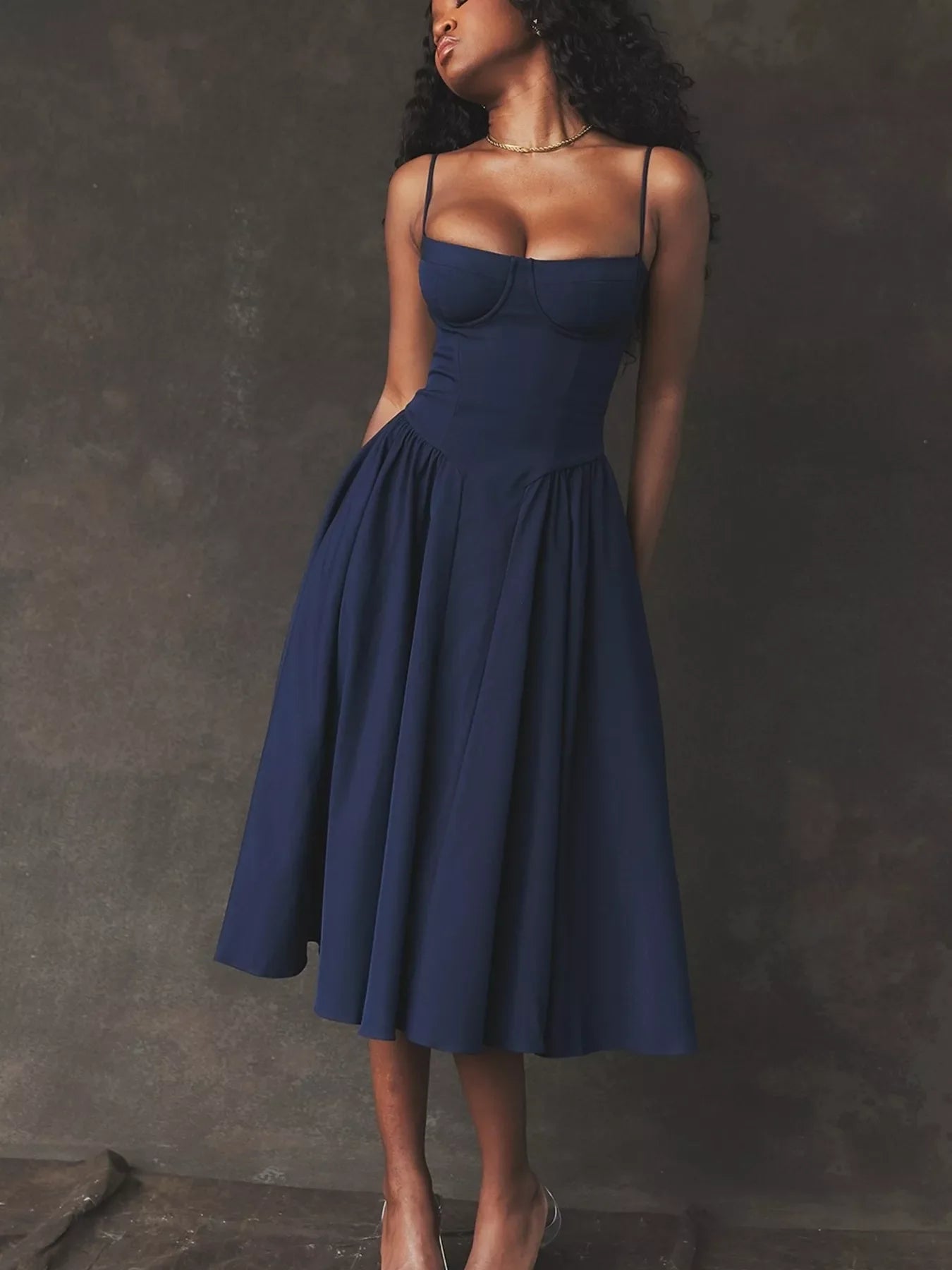 Dames zomerjurk midi met sweetheart halslijn en bandjes