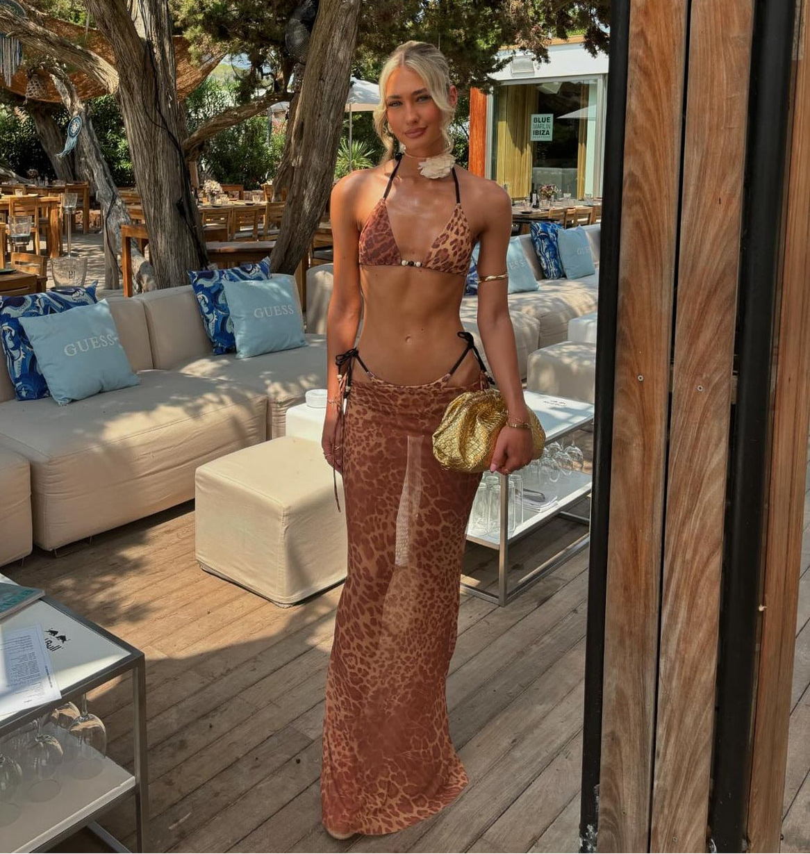 Dames zomerset bruin met leopardprint bikini en lange rok
