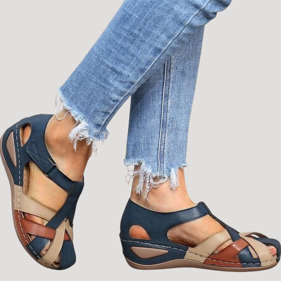 Dames sandalen met gesloten neus en sleehak