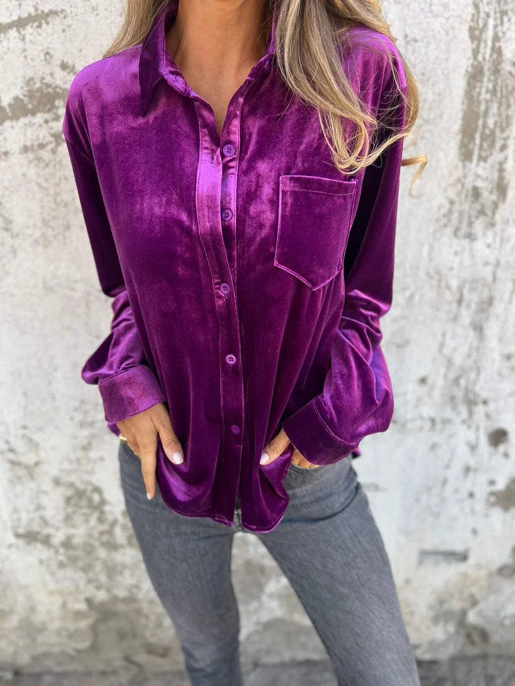 Dames fluwelen blouse met klassieke kraag en knoopsluiting