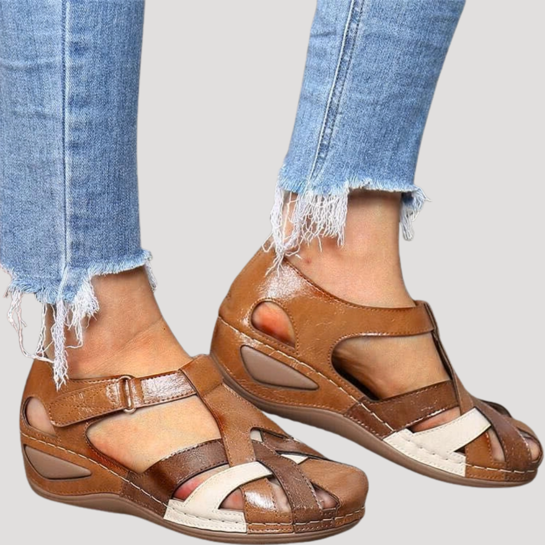 Dames sandalen met gesloten neus en sleehak