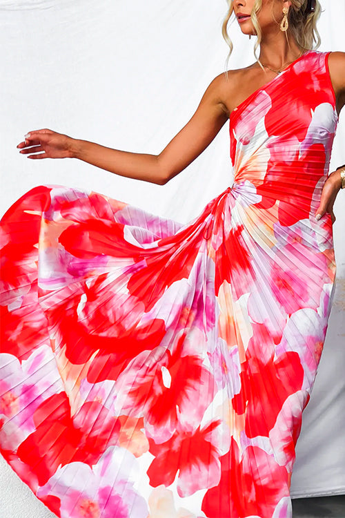Dames zomerjurk met plissé details en asymmetrische zoom