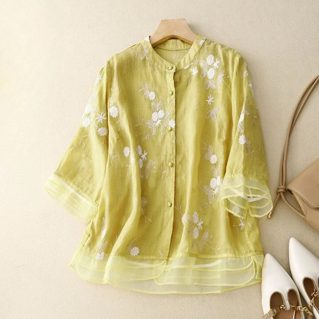 Women's blouse with floral embroidery and loose fit