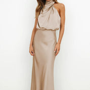 Dames maxi jurk met hoge kraag en neckholder