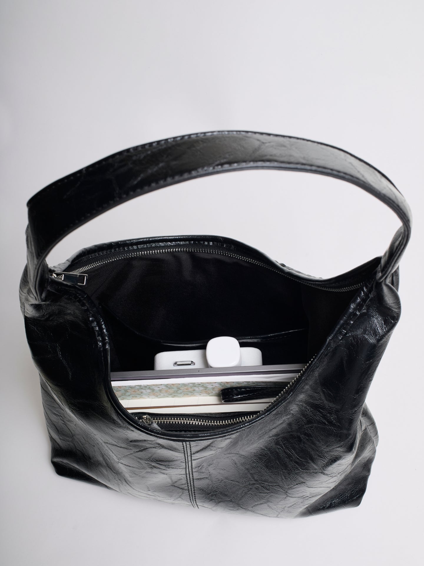 Grote Dames Schoudertas Glanzende Afwerking | Ruime Leren Look Tas met Pouch