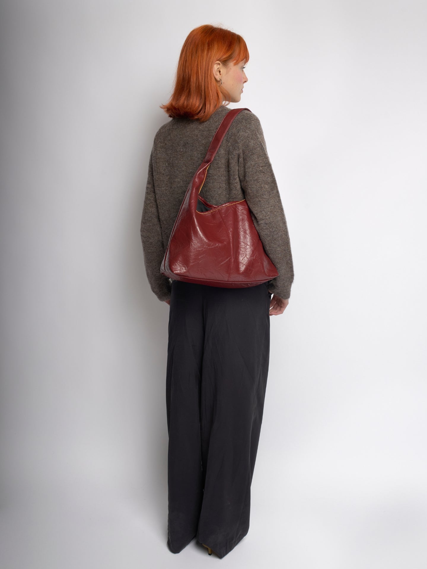 Grote Dames Schoudertas Glanzende Afwerking | Ruime Leren Look Tas met Pouch