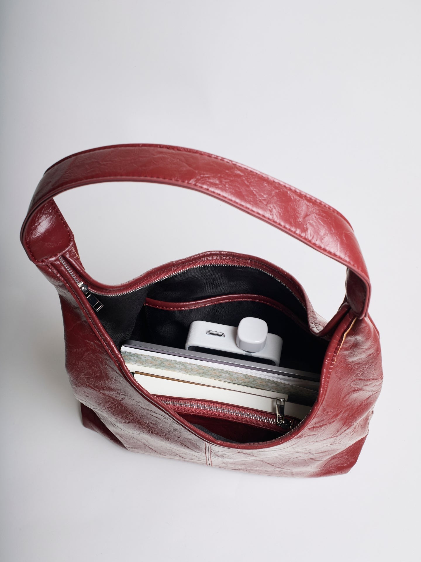 Grote Dames Schoudertas Glanzende Afwerking | Ruime Leren Look Tas met Pouch