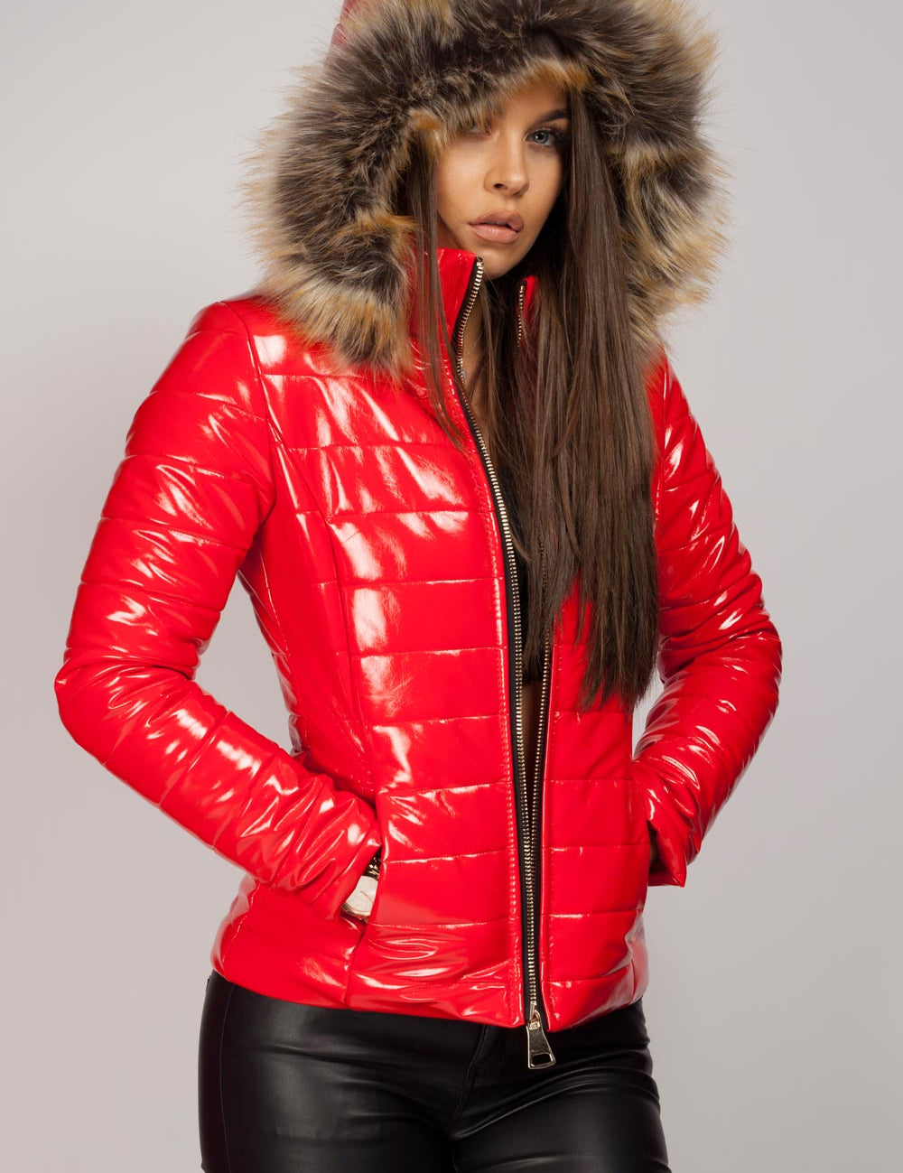 Gewatteerde korte dames pufferjack met imitatie bont en capuchon