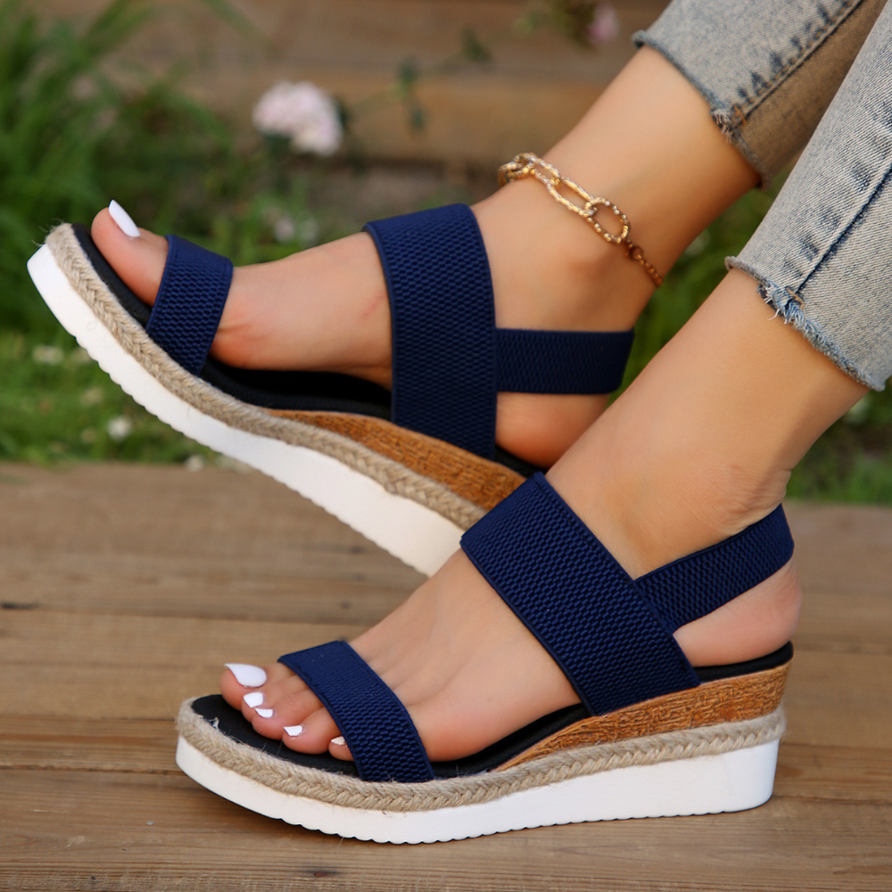 Dames sandalen voor zomer - Hoge zool en sierlijke bandjes