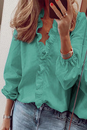 Dames blouse | V-hals met volantdetails en lange mouwen