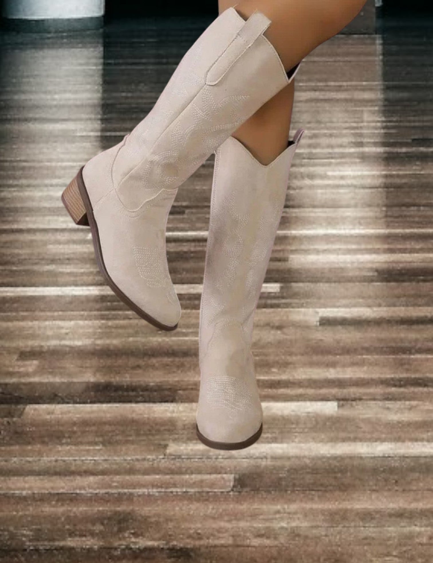 Diana_Klassische_Wildleder_Cowboy-Stiefel_f_r_Damen_Comfort_Fit_Mittel_Schaft_Beige.jpg
