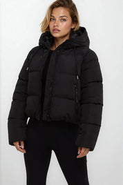 Zwarte crop gewatteerde pufferjack met capuchon | Winterjas