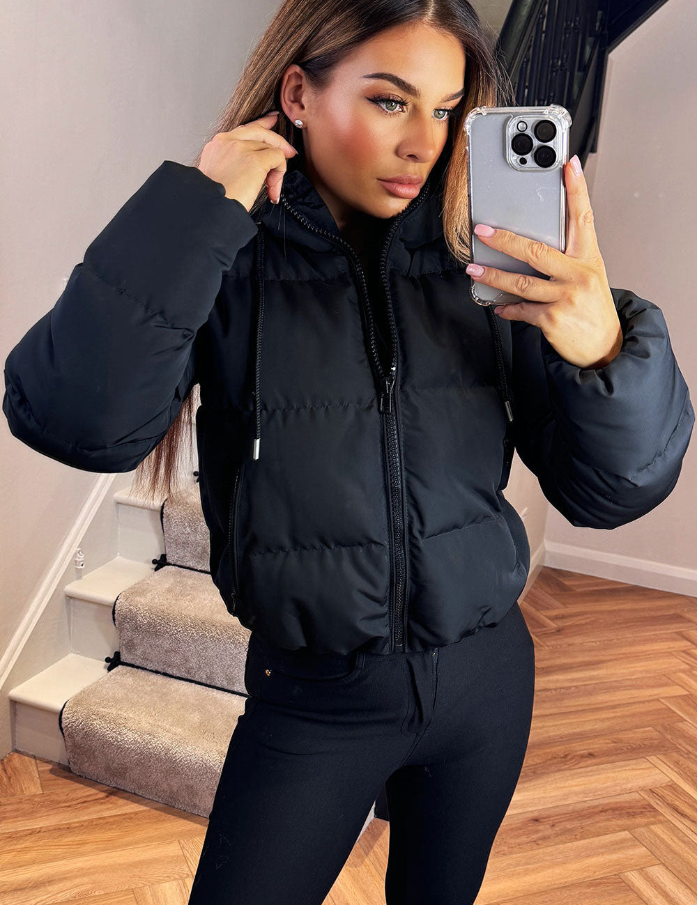 Zwarte crop gewatteerde pufferjack met capuchon | Winterjas