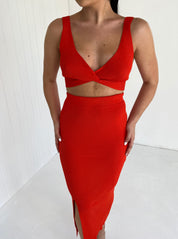 Dames zomerset met bralet in rood - Cropped top en split rok midi
