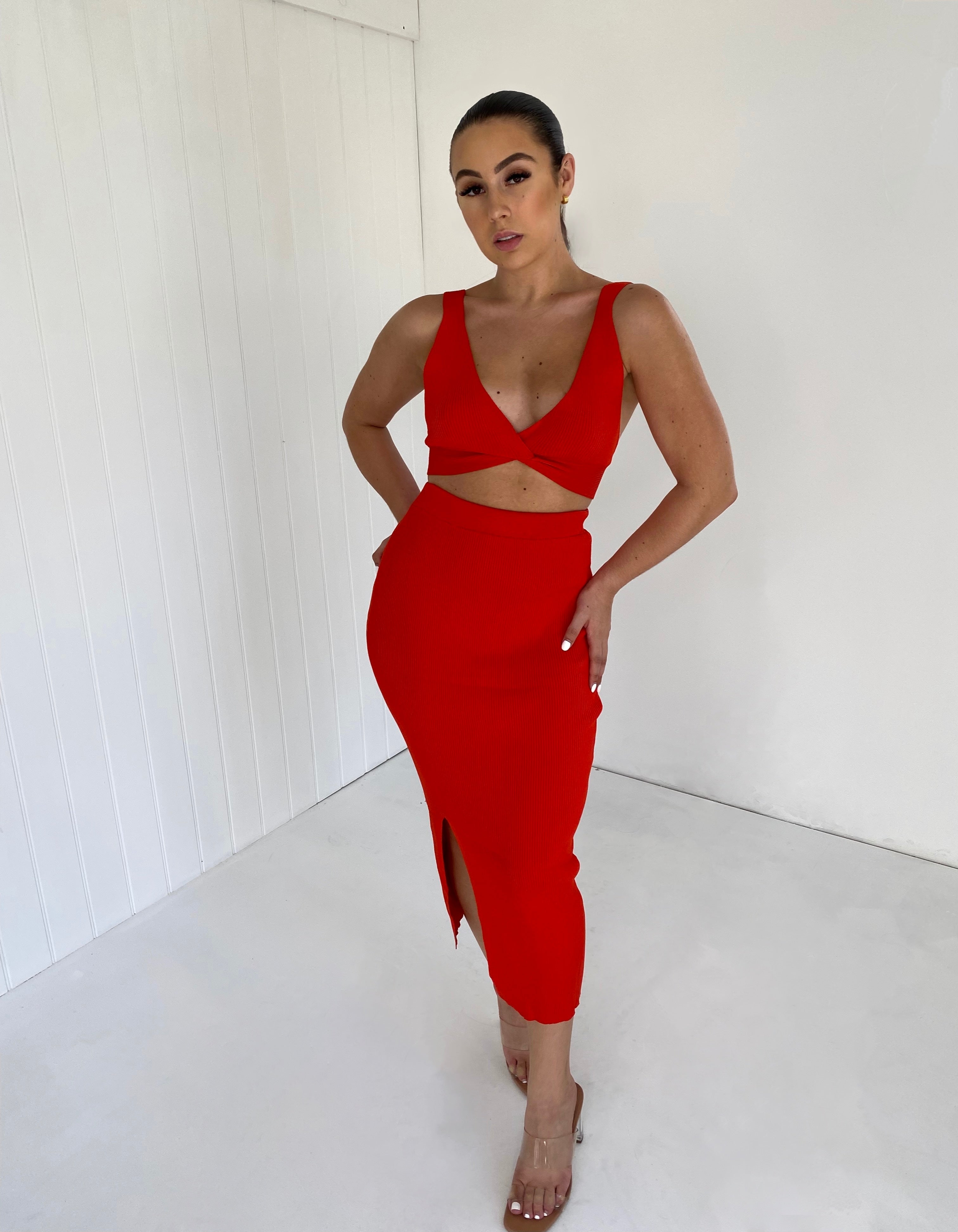 Dames zomerset met bralet in rood - Cropped top en split rok midi