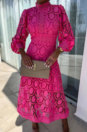 Dames zomerjurk met kanten details en midi lengte