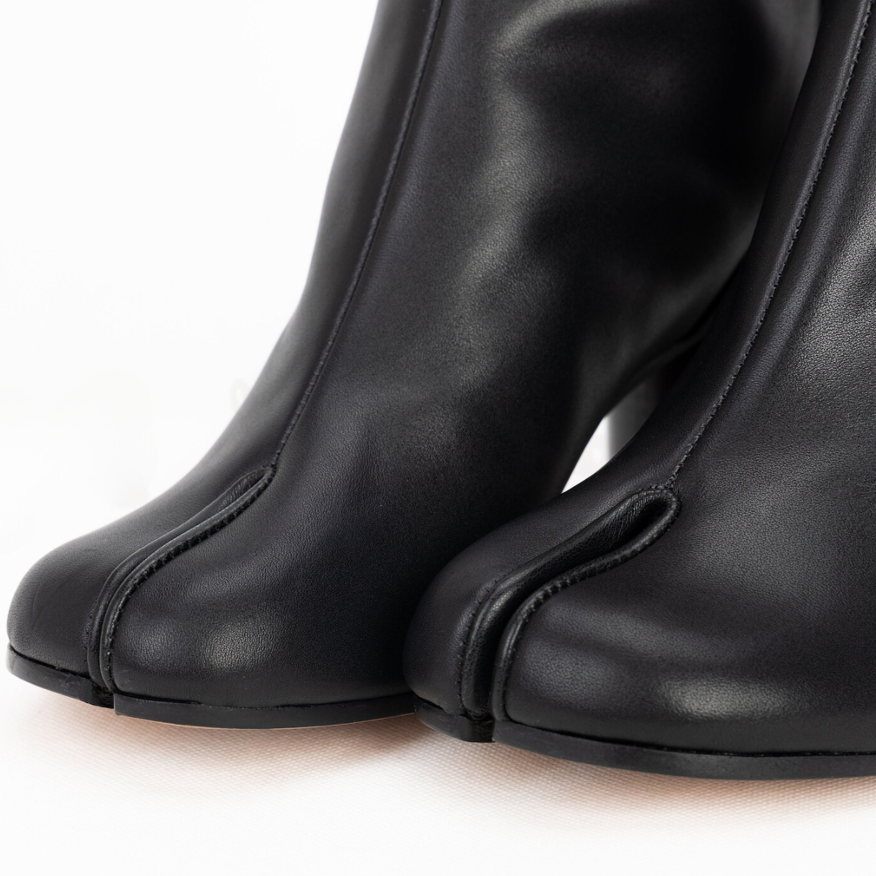 Dames Enkellaarsjes met Gespleten Teen | Enkellaarsjes met Blokhak en Leren Look