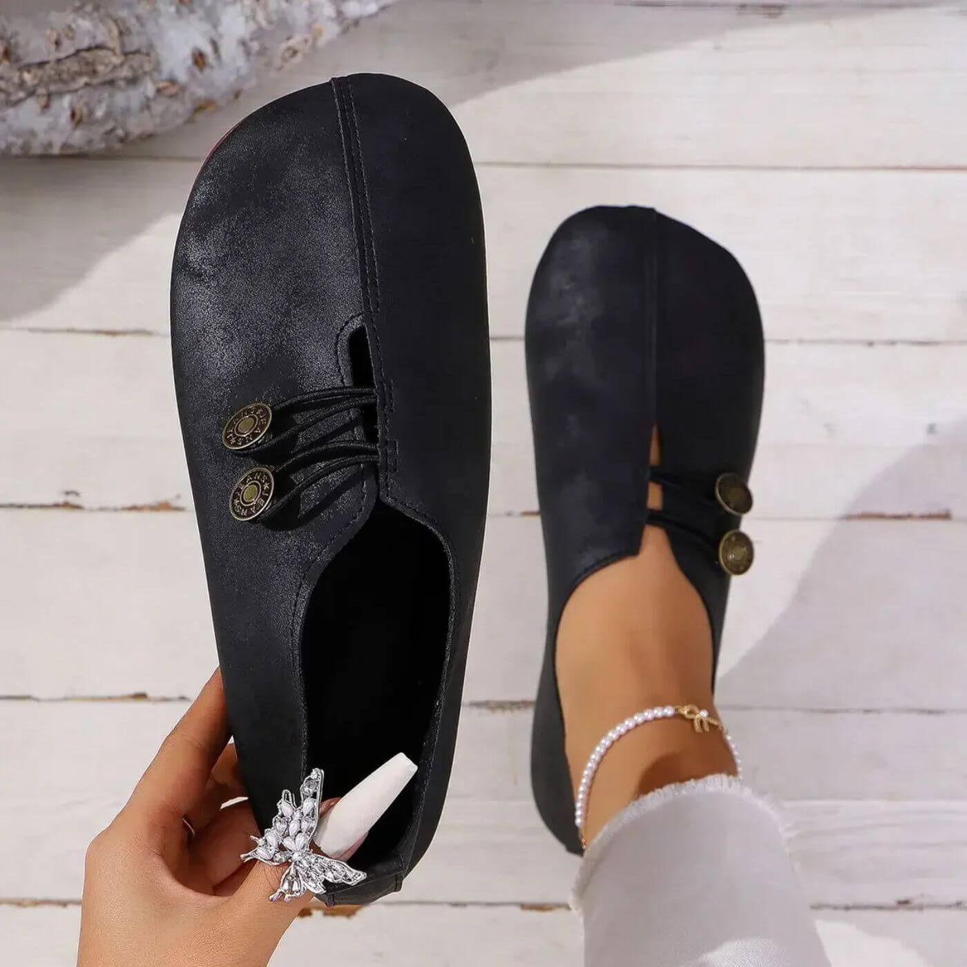 Dames Instapschoen Flexibele Zool | Platte Schoenen met Decoratieve Knoopjes
