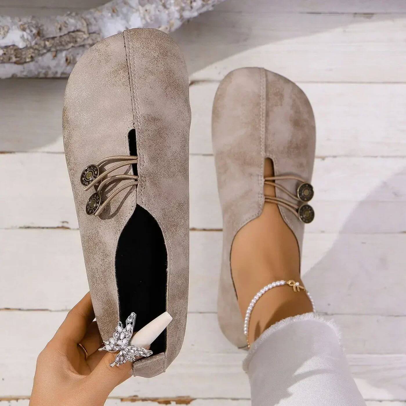 Dames Instapschoen Flexibele Zool | Platte Schoenen met Decoratieve Knoopjes