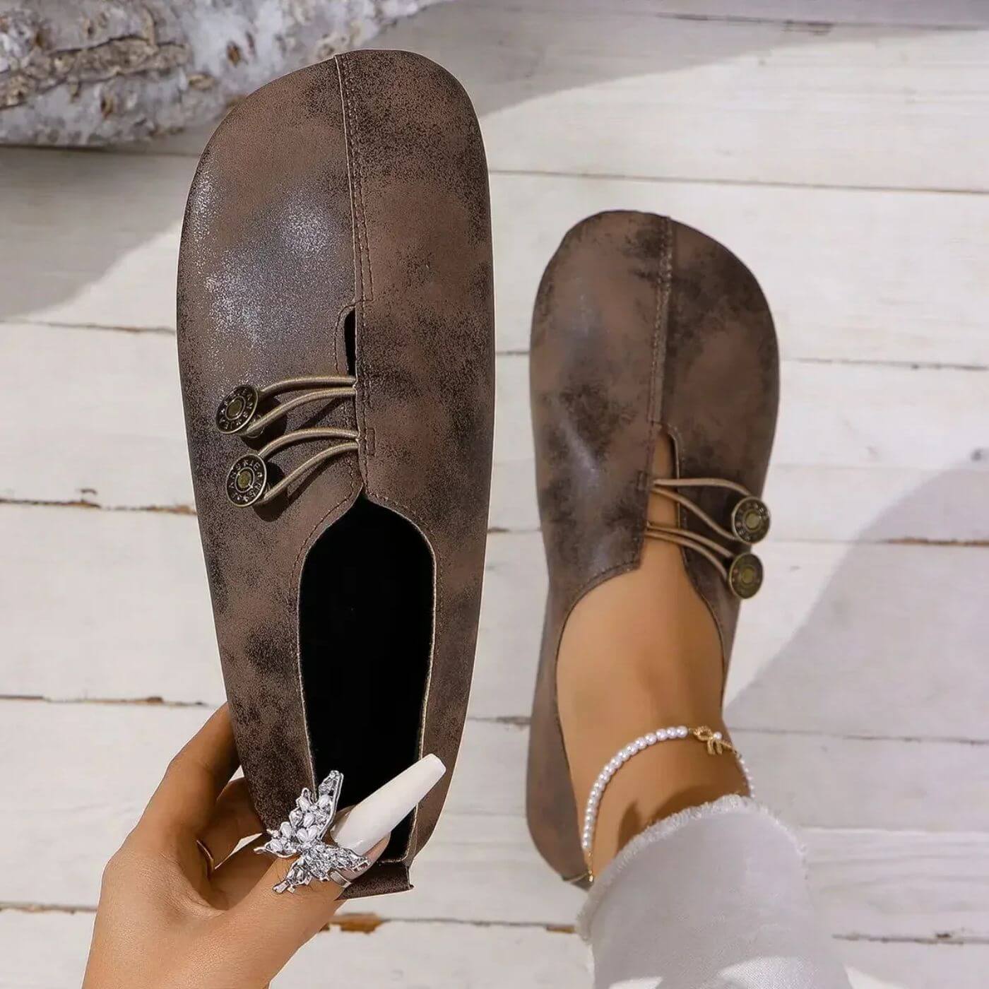 Dames Instapschoen Flexibele Zool | Platte Schoenen met Decoratieve Knoopjes