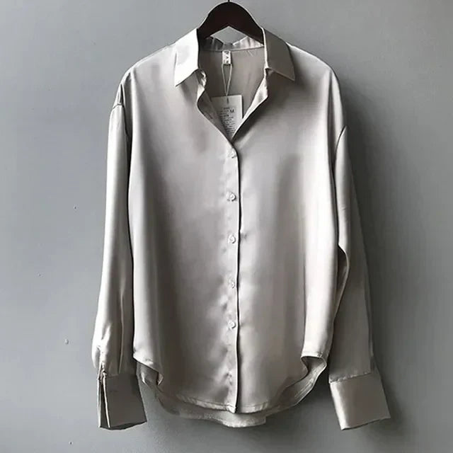 Dames satijn blouse met lange mouwen en klassieke kraag