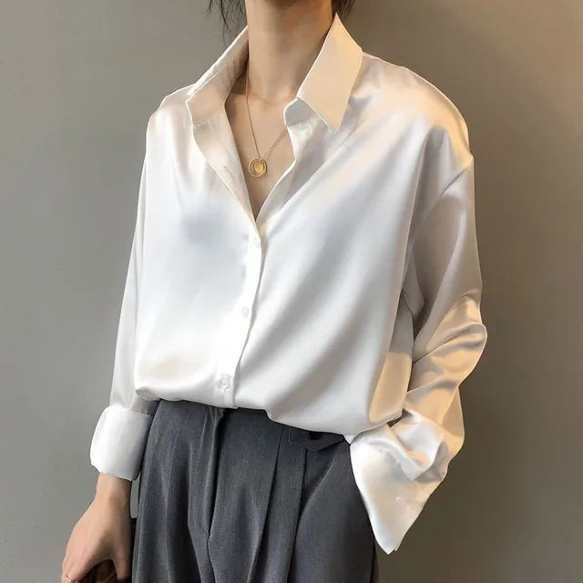 Dames satijn blouse met lange mouwen en klassieke kraag