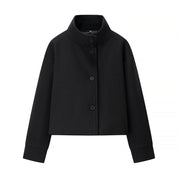 Kort dames jasje met knopen en opstaande kraag | Winter