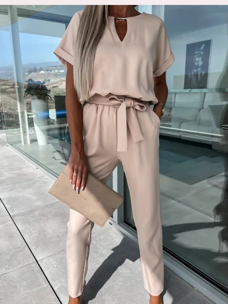 Dames zomerjumpsuit met V-hals en korte mouwen