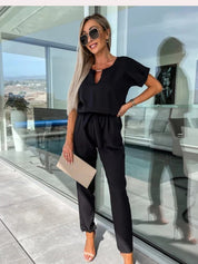 Dames zomerjumpsuit met V-hals en korte mouwen